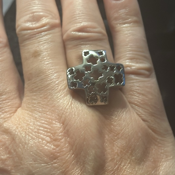 Cross Cut out Fashion Metal  Ring Silver Tone - Picture 5 of 6